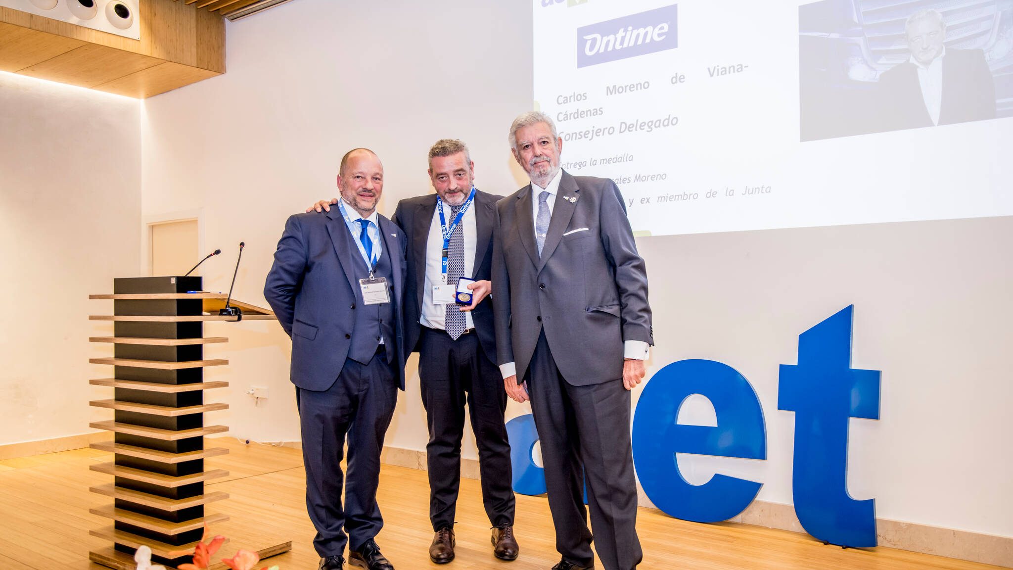 Nuestro consejero delegado, Carlos Moreno: Medalla al Mérito en el Transporte